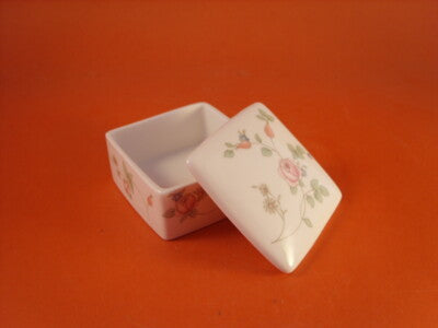 WEDGWOOD SCATOLA PORTA BOMBONS COLLEZIONE ROSEHIP