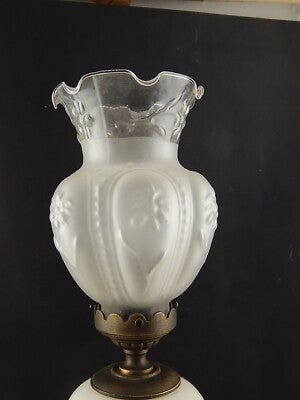 ANTICA LAMPADA O LUME DA TAVOLO PORCELLANA BIANCA OTTONE E TULIP IN VETRO