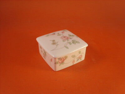 WEDGWOOD SCATOLA PORTA BOMBONS COLLEZIONE ROSEHIP
