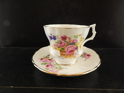 PREZIOSA PORCELLANA ROYAL WINDSOR TAZZA CAFFE' VINTAGE COLLEZIONE BOUQUET ROSE