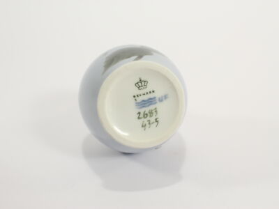 VASO ROYAL COPENHAGEN "Farfalla sul fiore"