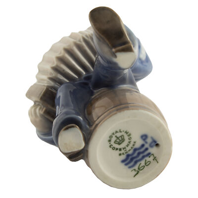 STATUINA PORCELLANA ROYAL COPENHAGEN "Bambino con Fisarmonica" 3667 ORIGINALE