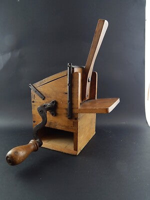 ANTICA AUTENTICA GRATTUGIA MANOVELLA CANTONI BREVETTATA E PREMIATA CON MEDAGLIE