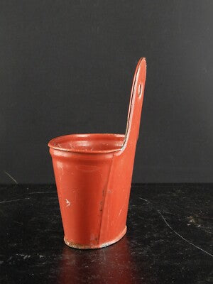 ANTICO AUTENTICO CONTENITORE SABBIA DA PARETE METALLO SMALTATO ROSSO KITCHEN