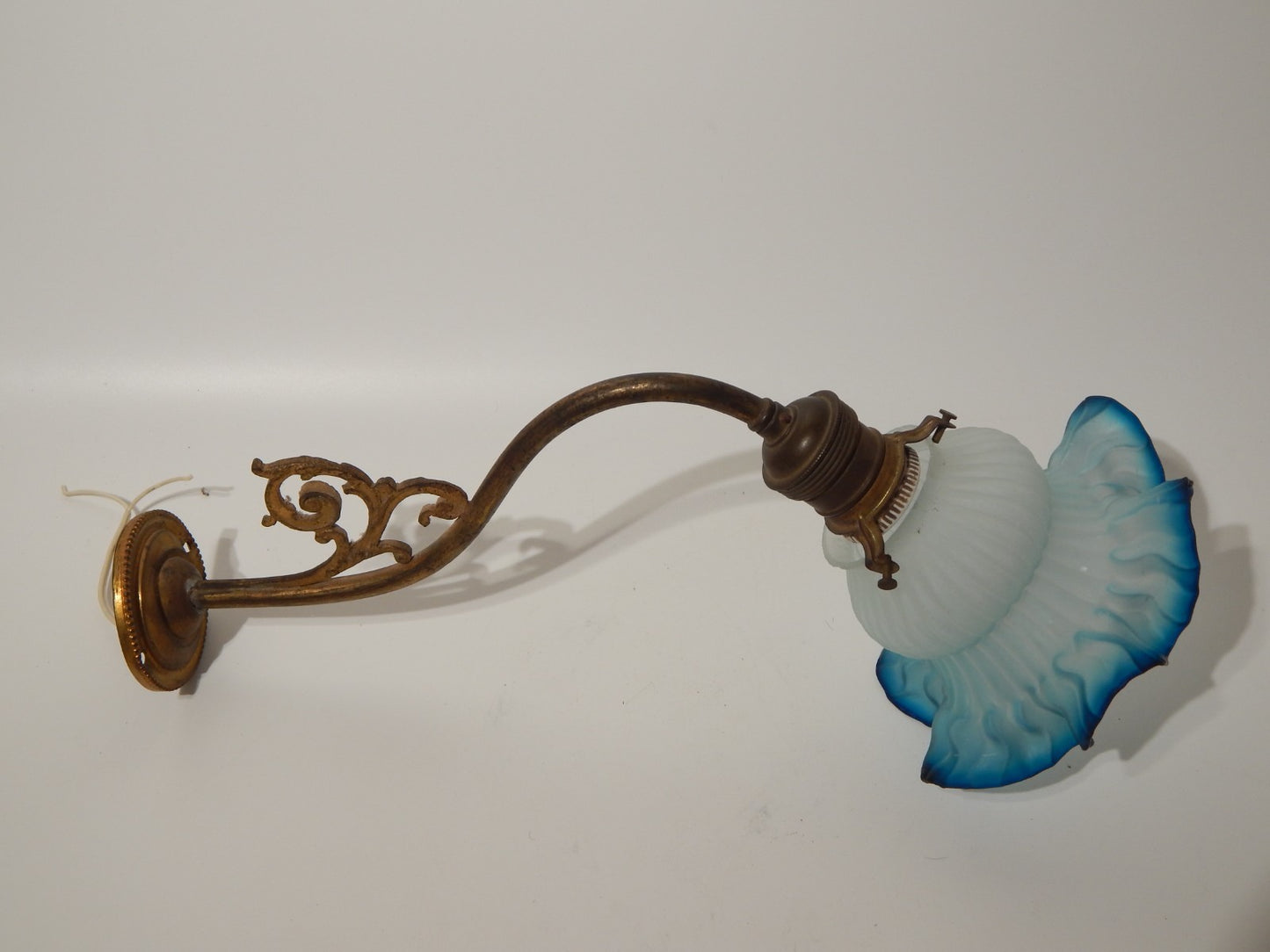 ANTICA LIBERTY APPLIQUE LAMPADA PARETE OTTONE TULIP VETRO SATINATO BLU SFUMATO