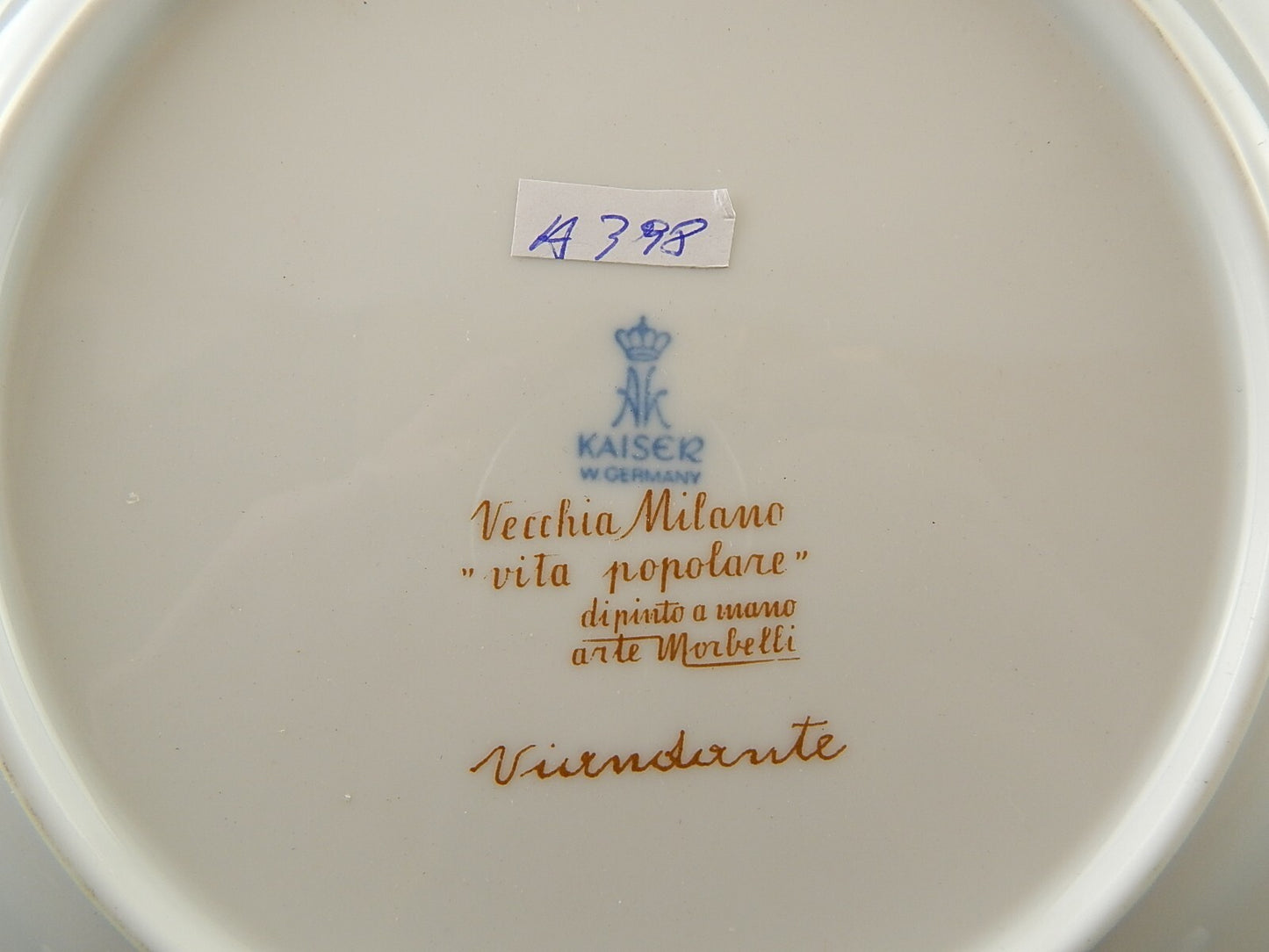 PIATTO PORCELLANA DIPINTO ARTE MORBELLI VECCHIO MILANO VITA POPOLARE VIANDANTE