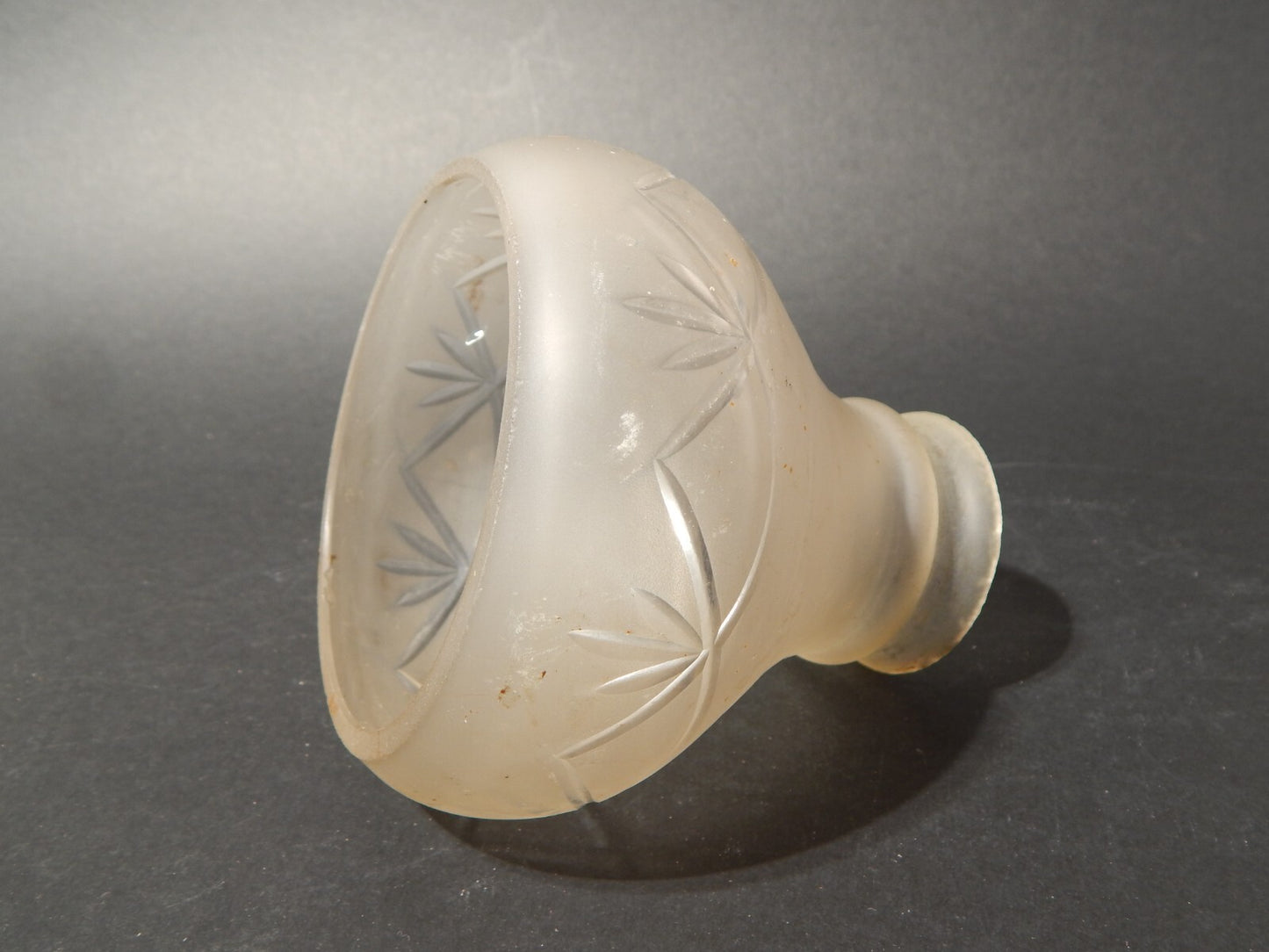 ANTICO LIBERTY TULIP PARALUME IN VETRO SATINATO E INCISO PER APPLIQUE O LAMPADA