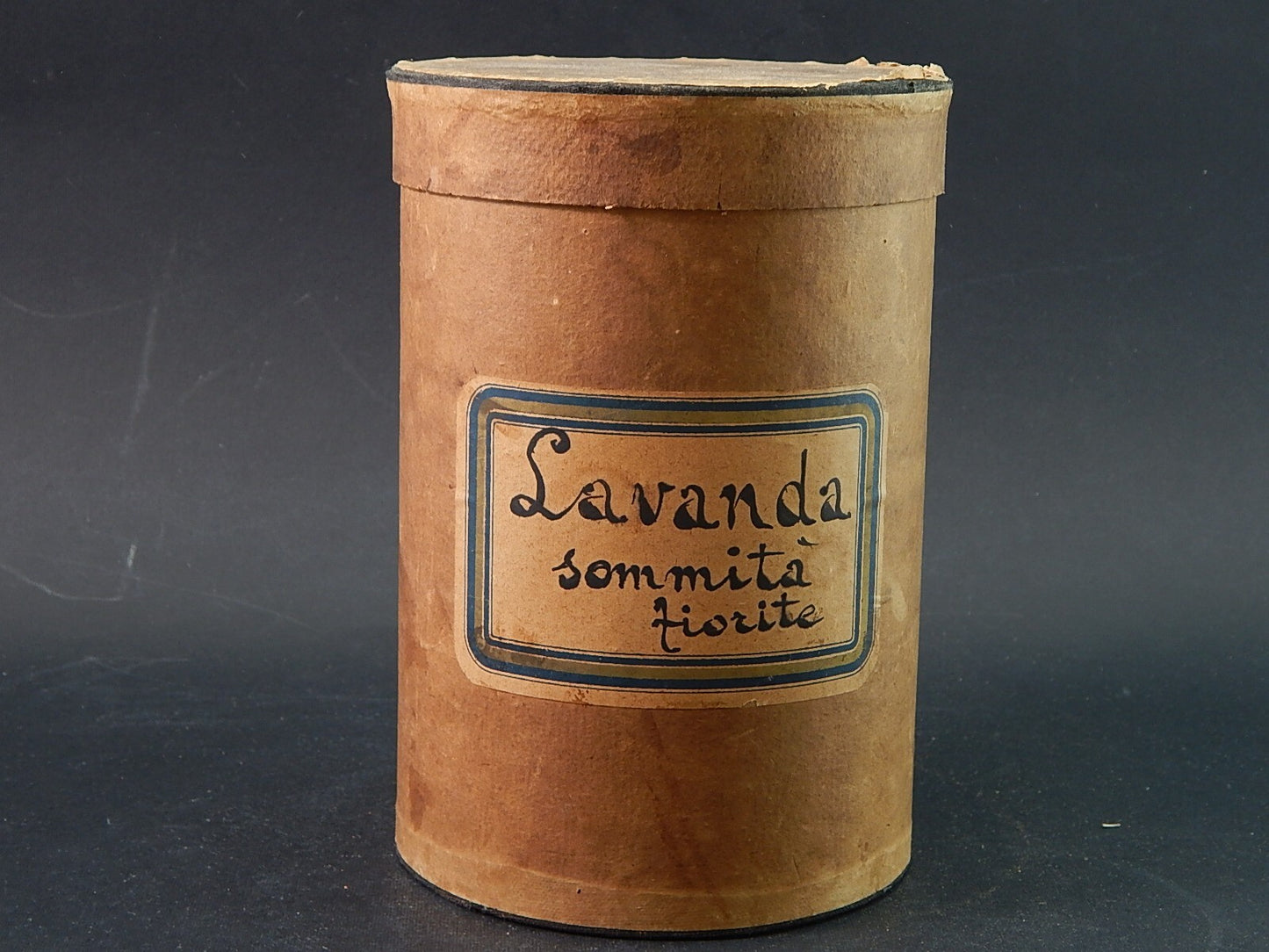 ANTICA SCATOLA CILINDRICA CARTONATA FARMACIA SPEZIALE ETICHETTA LAVANDA