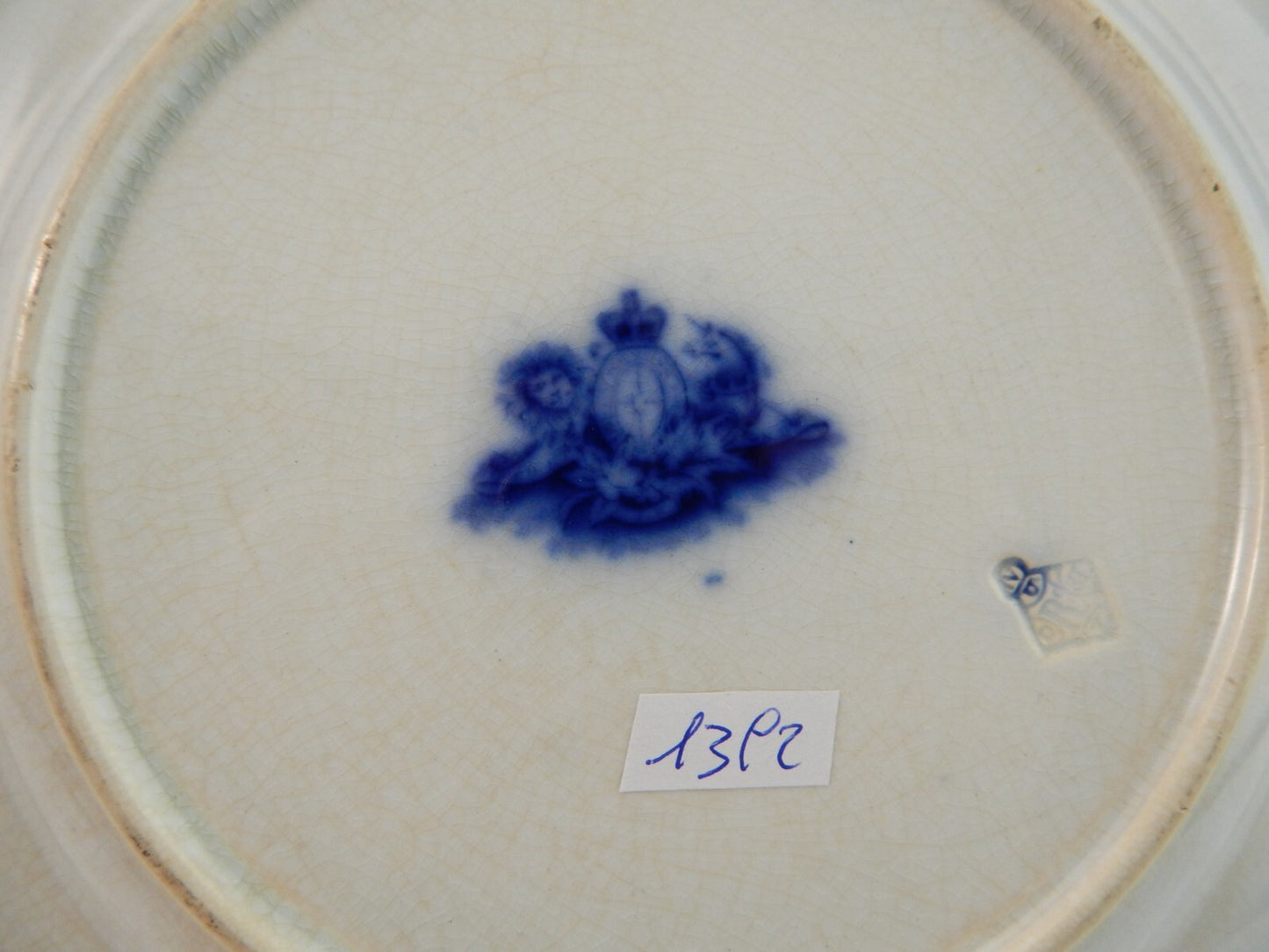 RARO ANTICO PIATTO PORCELLANA FLOW BLUE 1800 DECORO FLOREALE MARK COAT OF ARMS