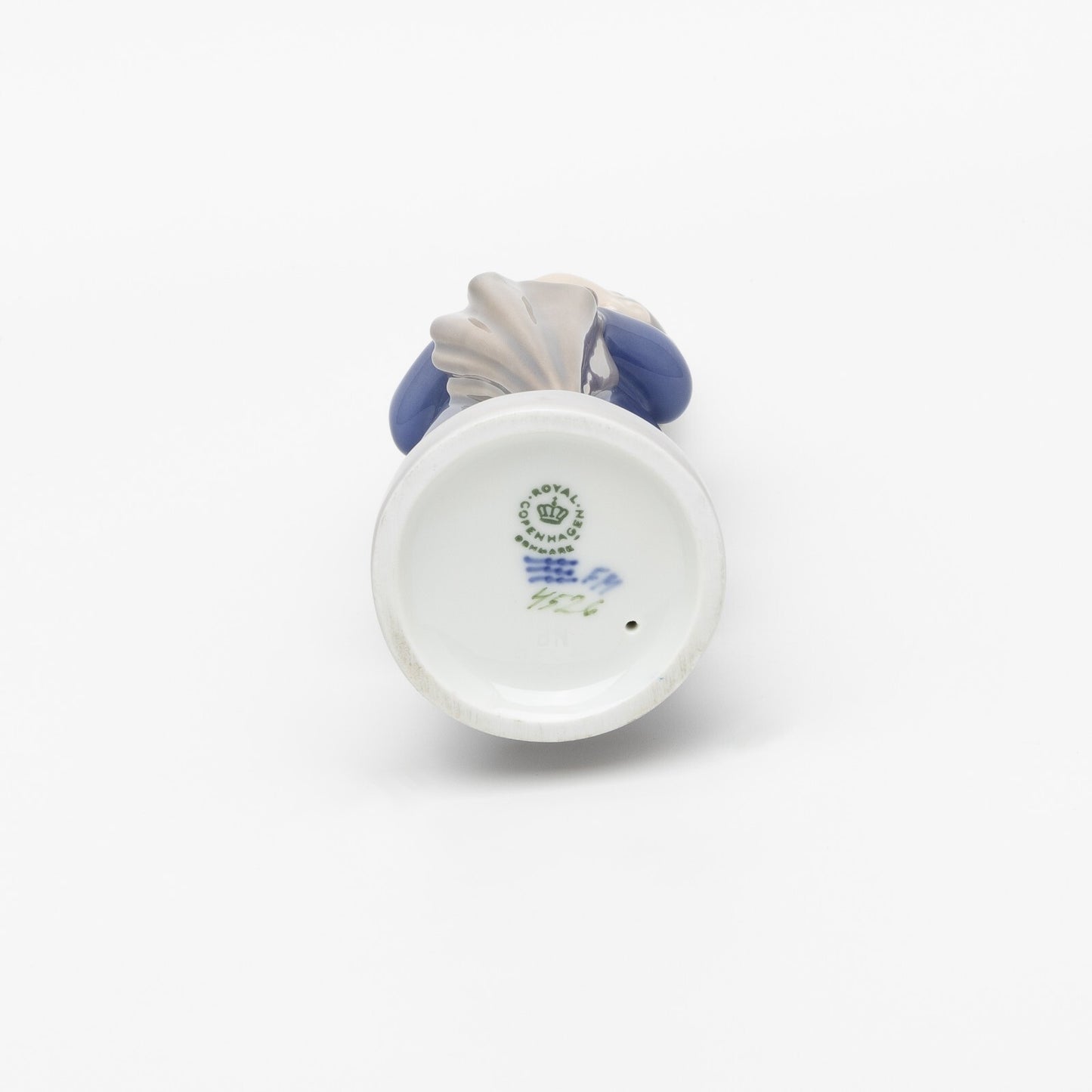 STATUINA PORCELLANA ROYAL COPENHAGEN "Aprile, Ragazzo con Ombrello" 4526 CM 17x7