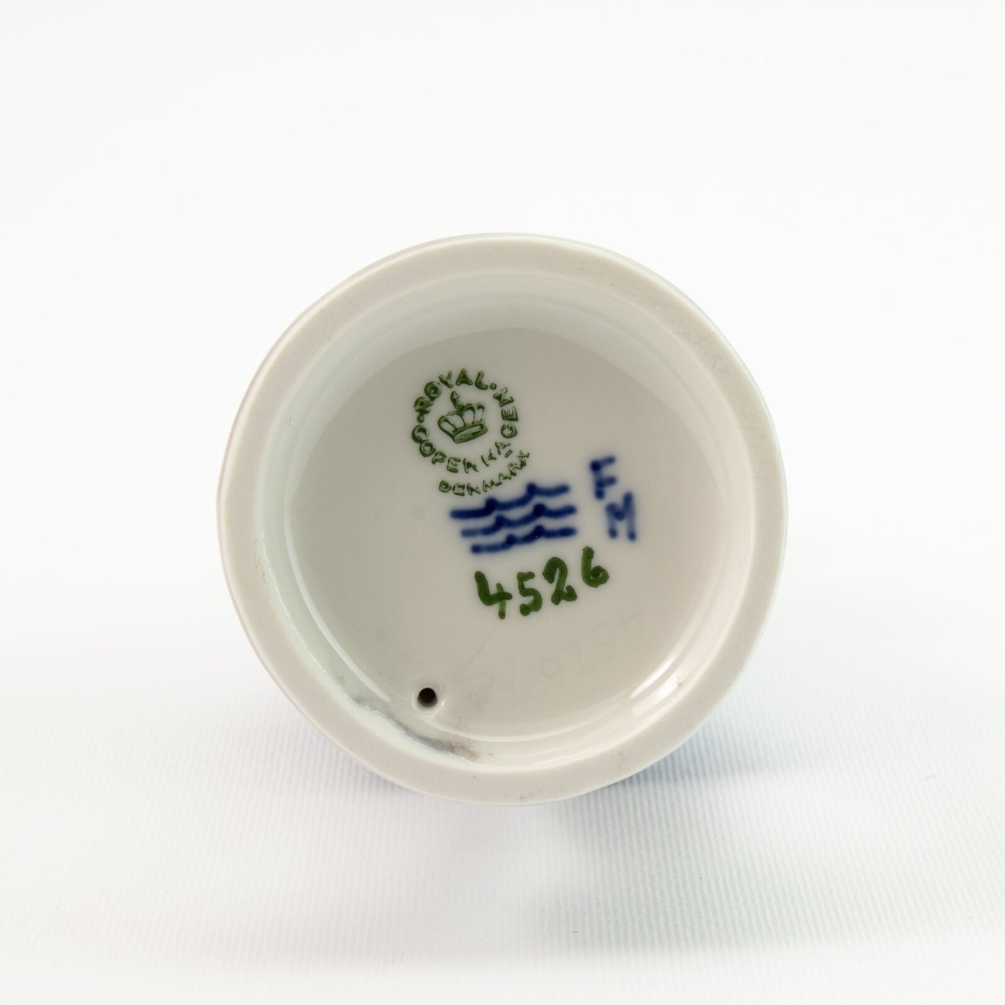 STATUINA PORCELLANA ROYAL COPENHAGEN "Aprile, Ragazzo con Ombrello" 4526 CM 17x7