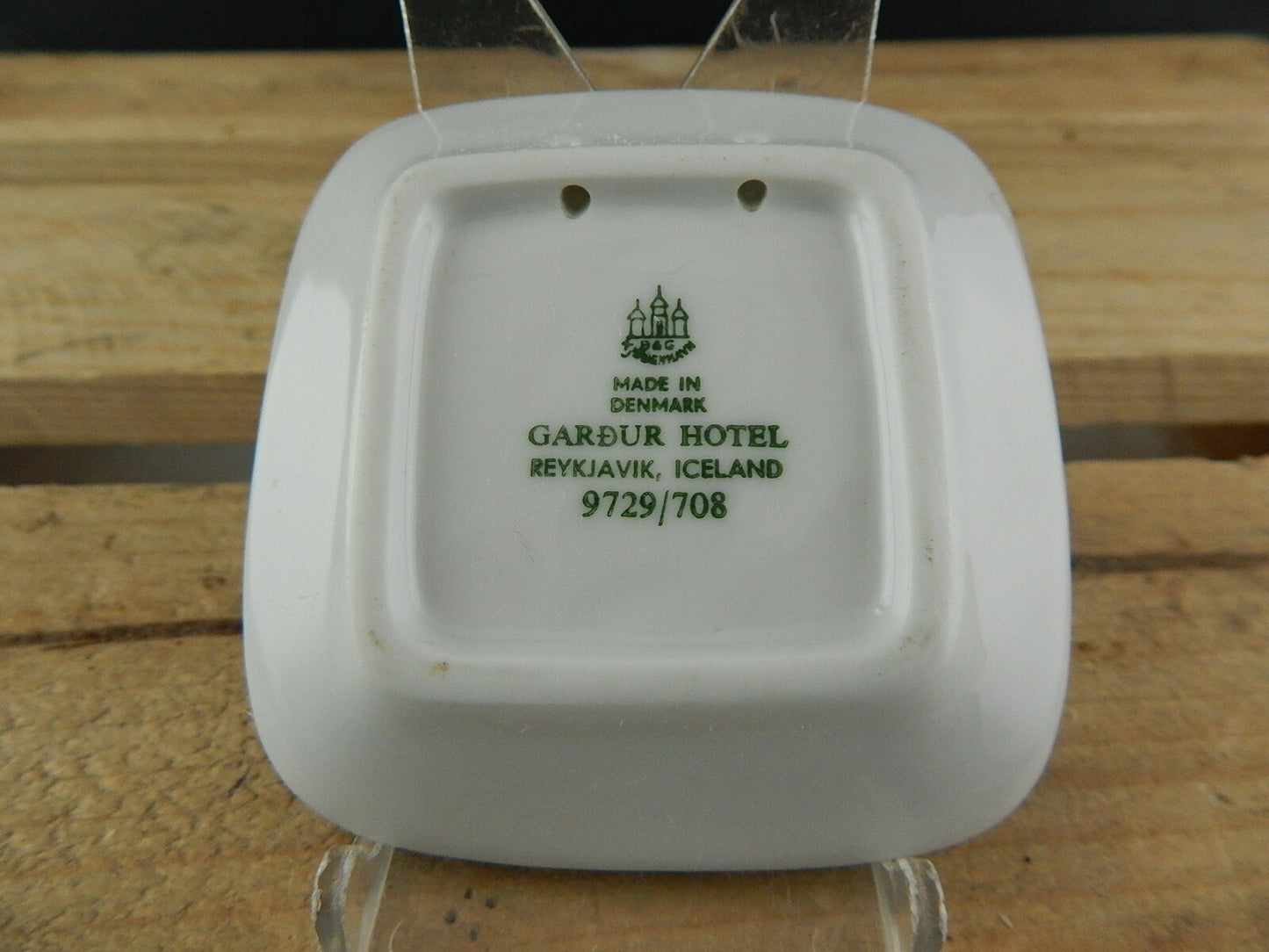 ROYAL COPENHAGEN BING&GRONDAHL PLAQUETTE PIATTO PORCELLANA GARDUR HOTEL ICELAND