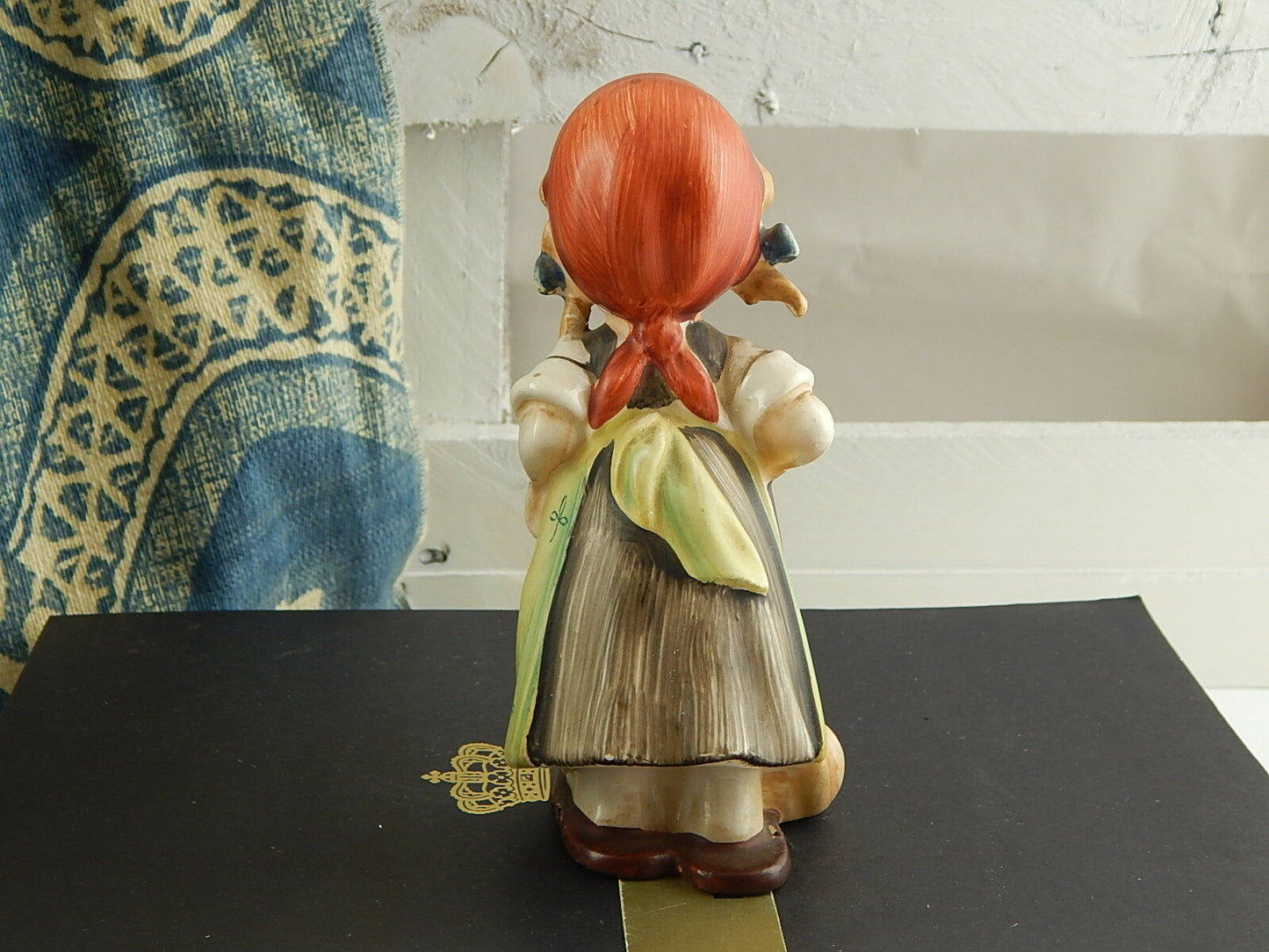 INTROVABILE STILE HUMMEL STATUINA CERAMICA BAMBINA CON SCOPA 1956 L&M COPYRIGHT