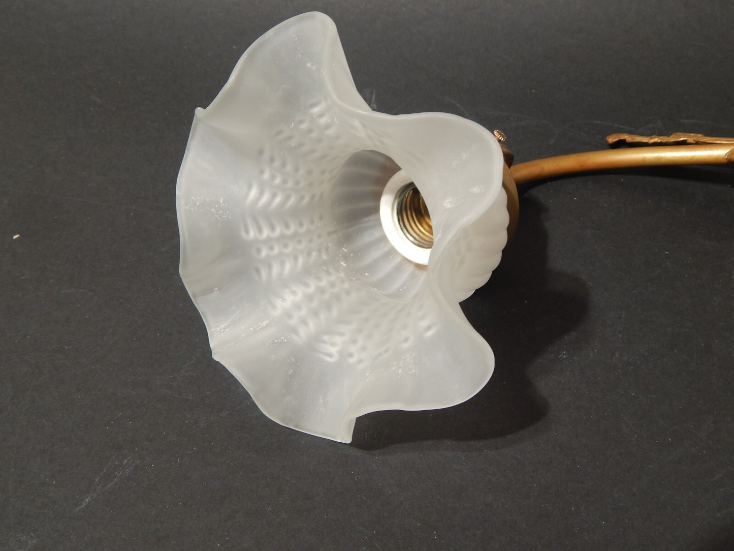 ANTICA LIBERTY APPLIQUE LAMPADA PARETE OTTONE TULIP IN VETRO SATINATO B1055