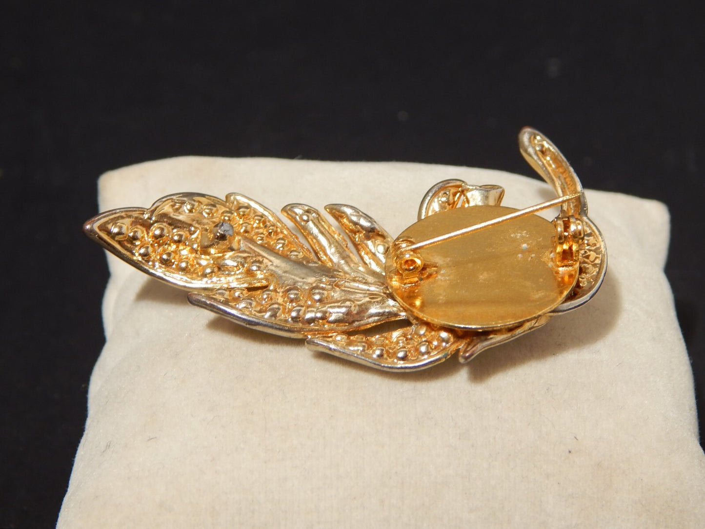 VINTAGE BIJOUX SPILLA A FOGLIA DORATA CON CRISTALLI