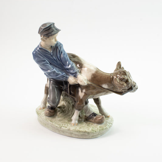 STATUINA PORCELLANA ROYAL COPENHAGEN "Ragazzo con Vitello" 772 ORIGINALE 18x17