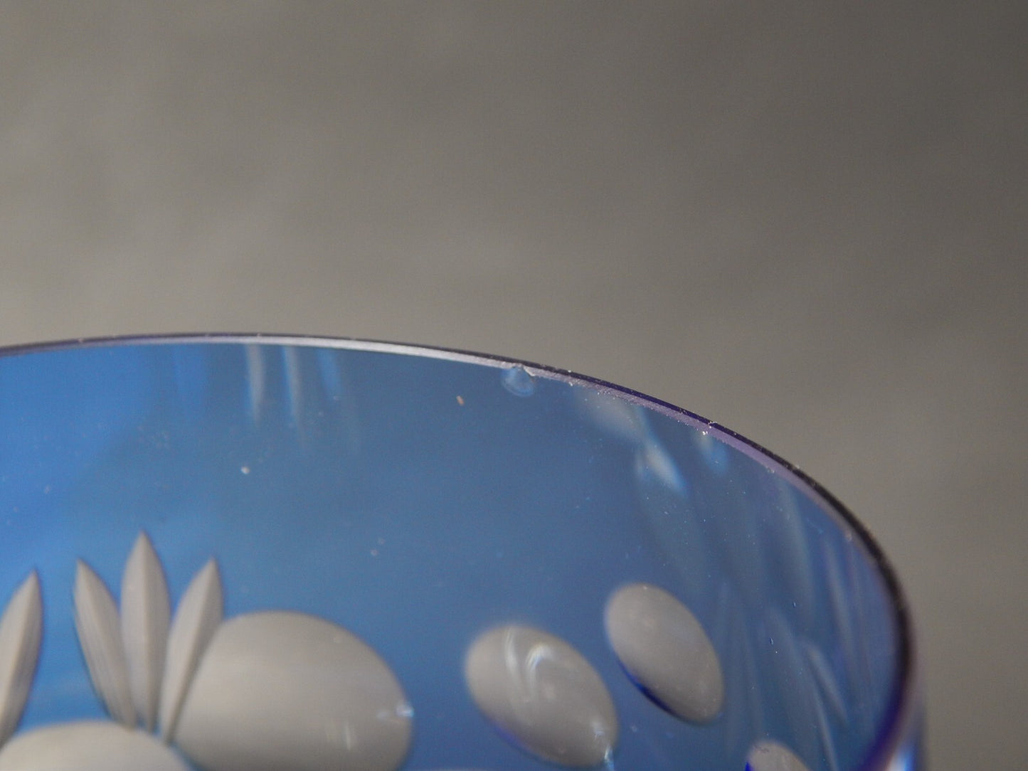 RETRO BICCHIERE CALICE CRISTALLO BOEMIA MOLATO INCISO BLU COBALTO DIFETTO