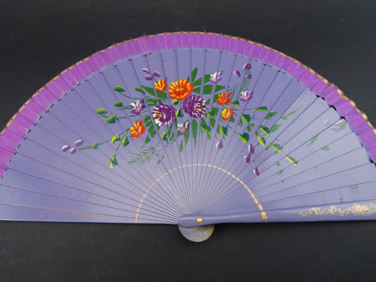 VINTAGE VENTAGLIO VIOLA IN BAMBU’ DIPINTO CON DECORO FLOREALE META' DEL 900