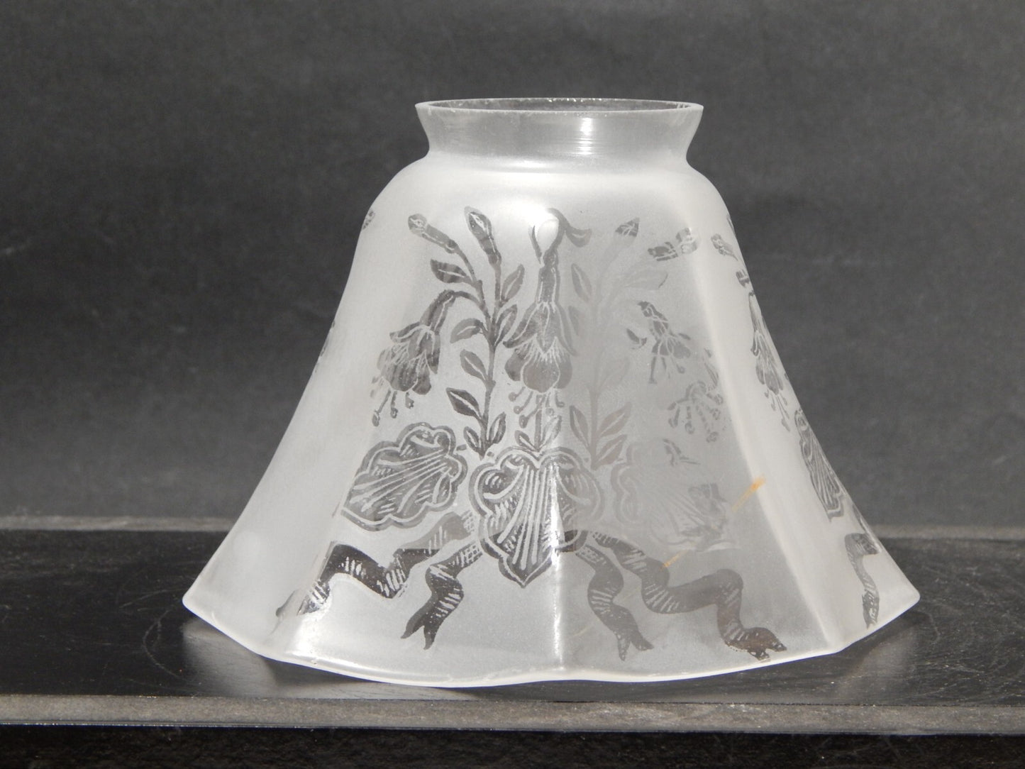 ANTICO ART NOUVEAU LIBERTY TULIP PARALUME VETRO DECORATO PER APPLIQUE O LAMPADA
