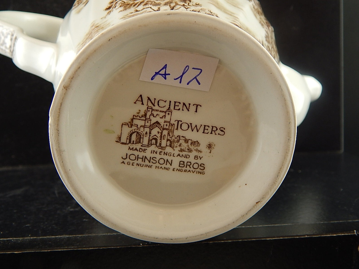 VINTAGE SEMI PORCELLANA JOHNSON BROS COLLEZIONE ANCIENT TOWERS CAFFETTIERA