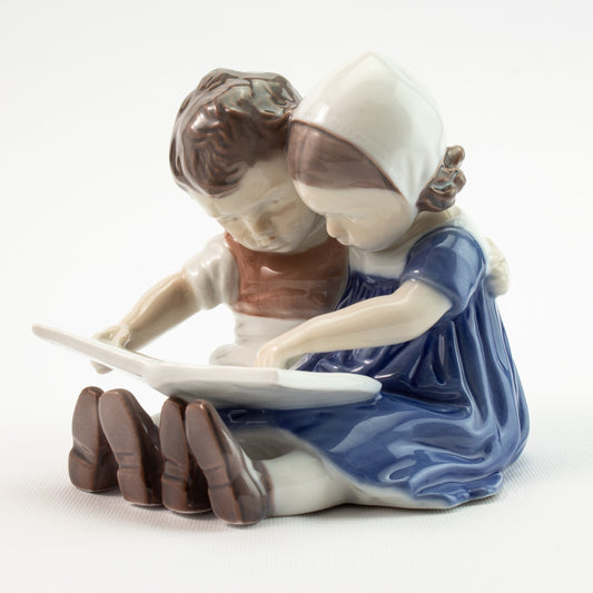 STATUINA PORCELLANA ROYAL COPENHAGEN BING&GRONDAHL "Bambini che Leggono" 1567