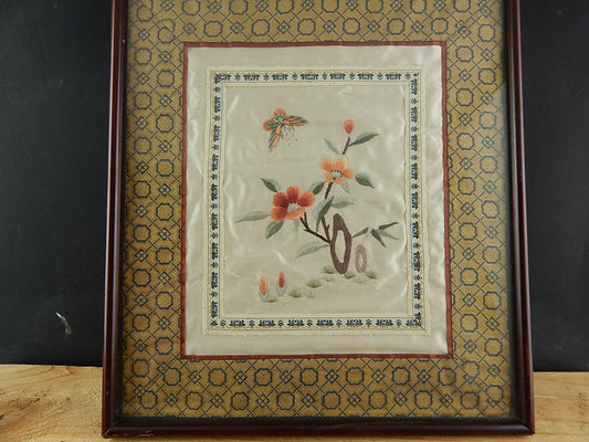 ANTIQUARIATO ORIENTALE ANTICO QUADRO CON PANNELLO CINESE IN SETA RICAMATO