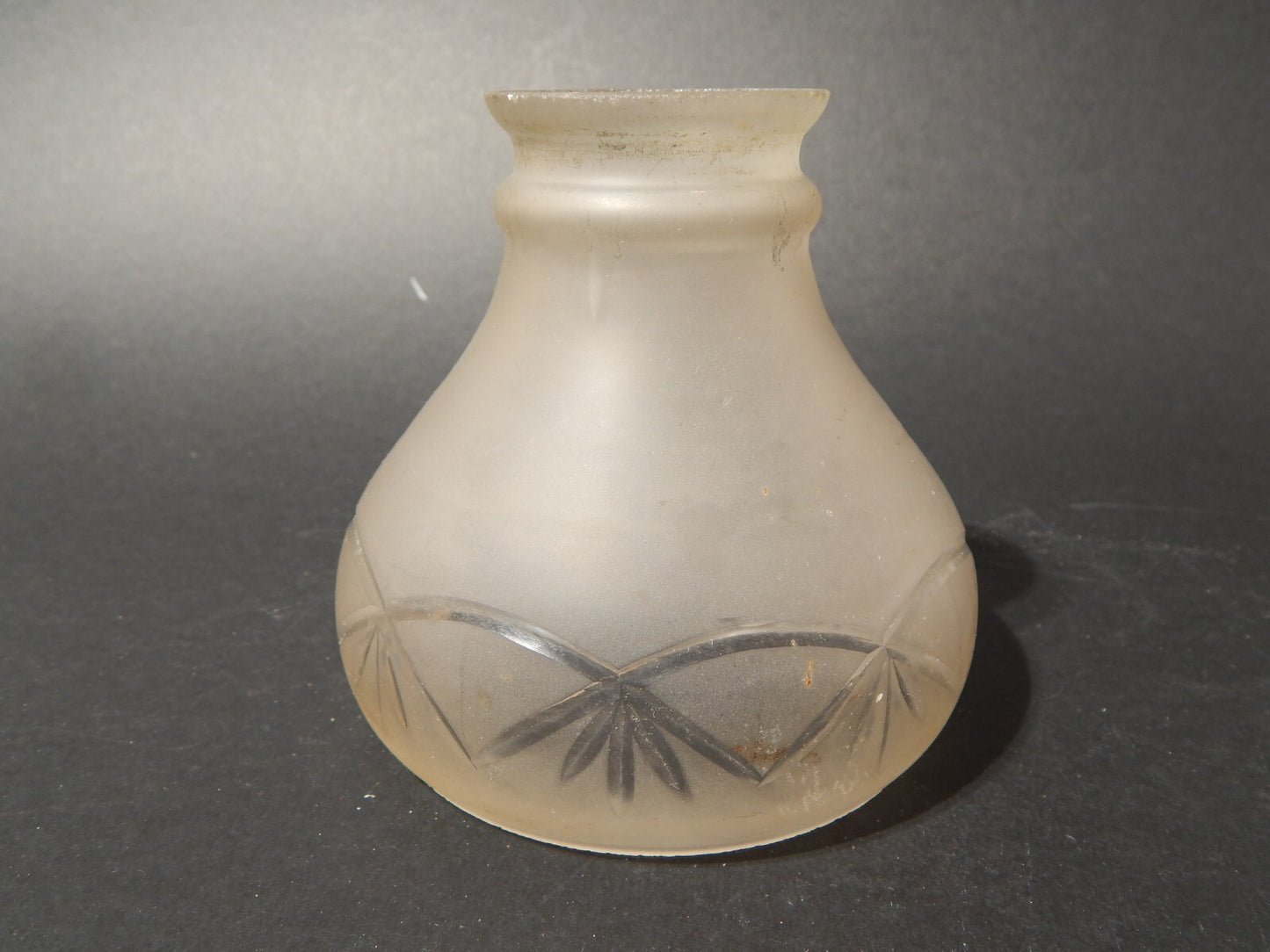 ANTICO LIBERTY TULIP PARALUME IN VETRO SATINATO E INCISO PER APPLIQUE O LAMPADA