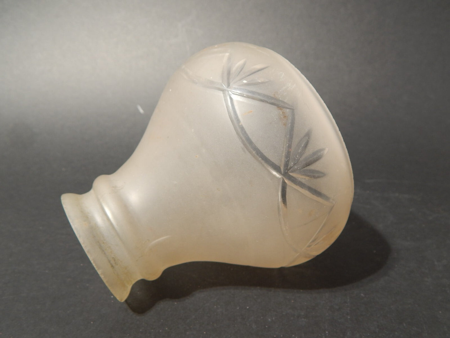 ANTICO LIBERTY TULIP PARALUME IN VETRO SATINATO E INCISO PER APPLIQUE O LAMPADA