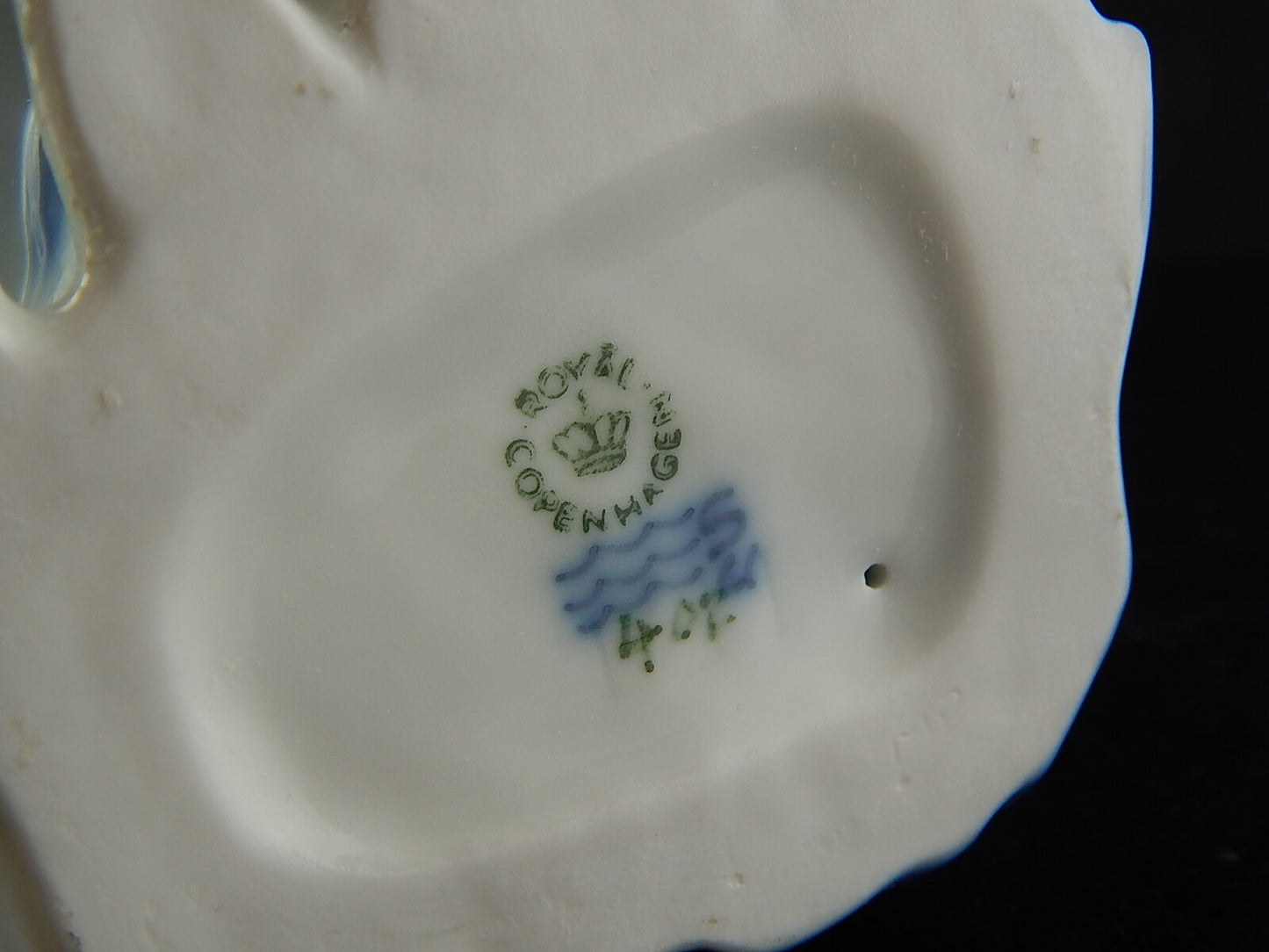 ROYAL COPENHAGEN STATUINA PORCELLANA BAMBINI CHE LEGGONO 402 PRIMA SCELTA