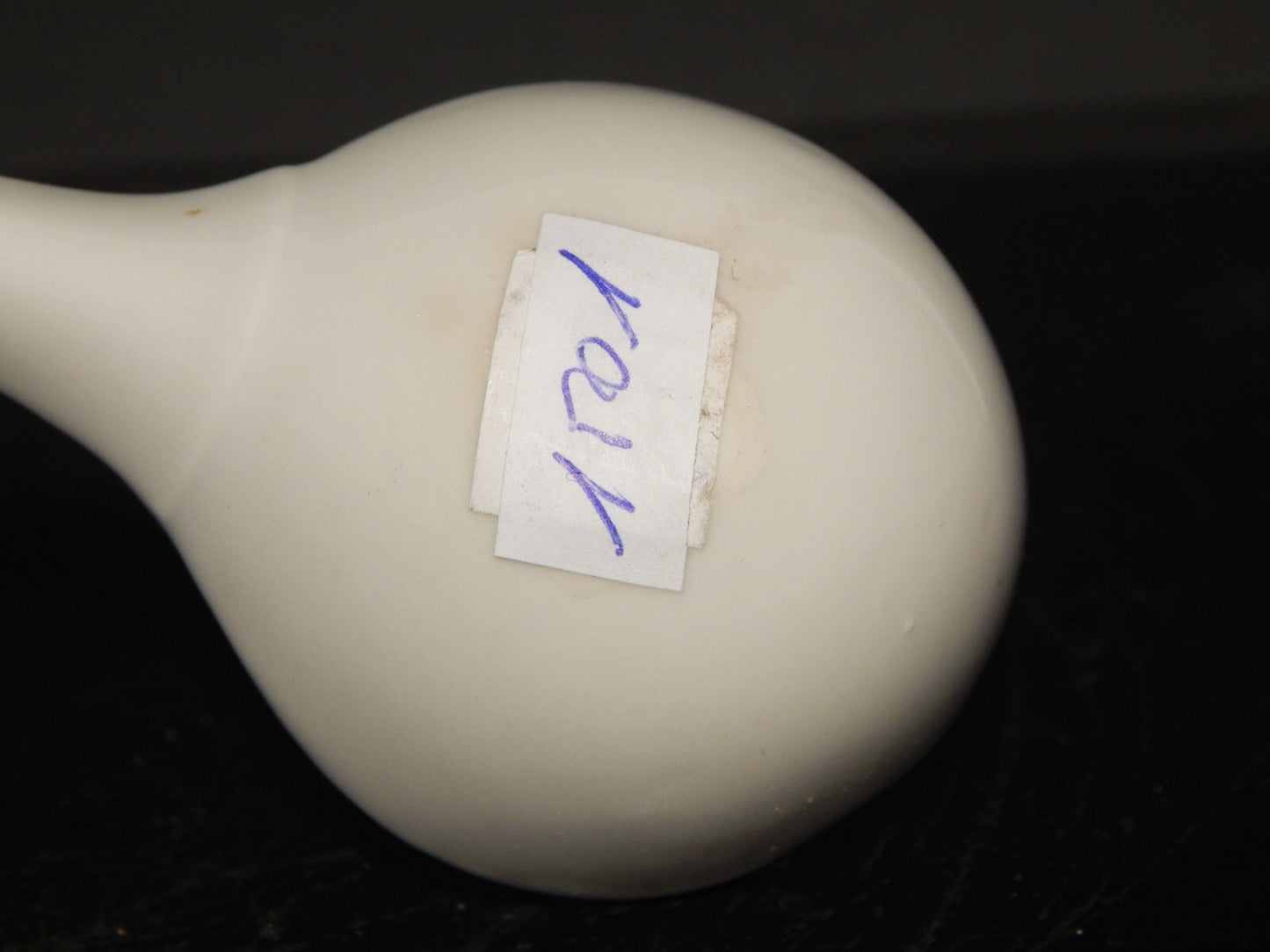 ANTICO RARO CUCCHIAIO DA SALSIERA IN PORCELLANA BIANCA CON DECORO IN ORO #1501