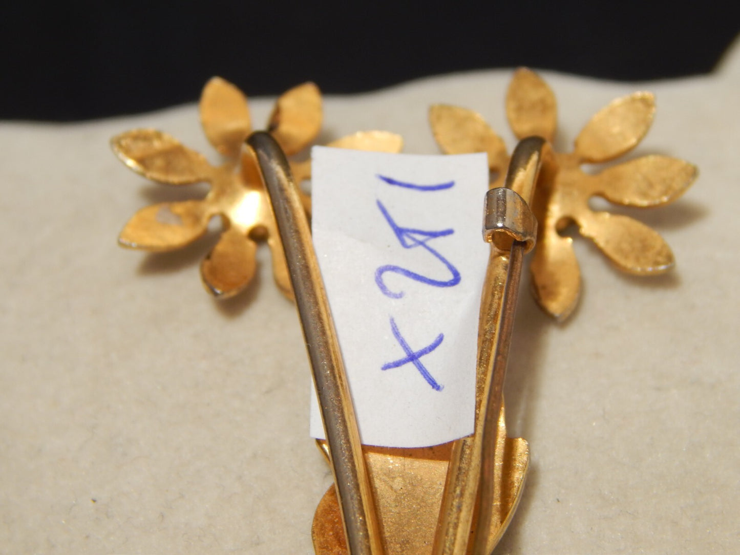 VINTAGE BIJOUX ELEGANTE SPILLA DORATA TEMA FLOREALE