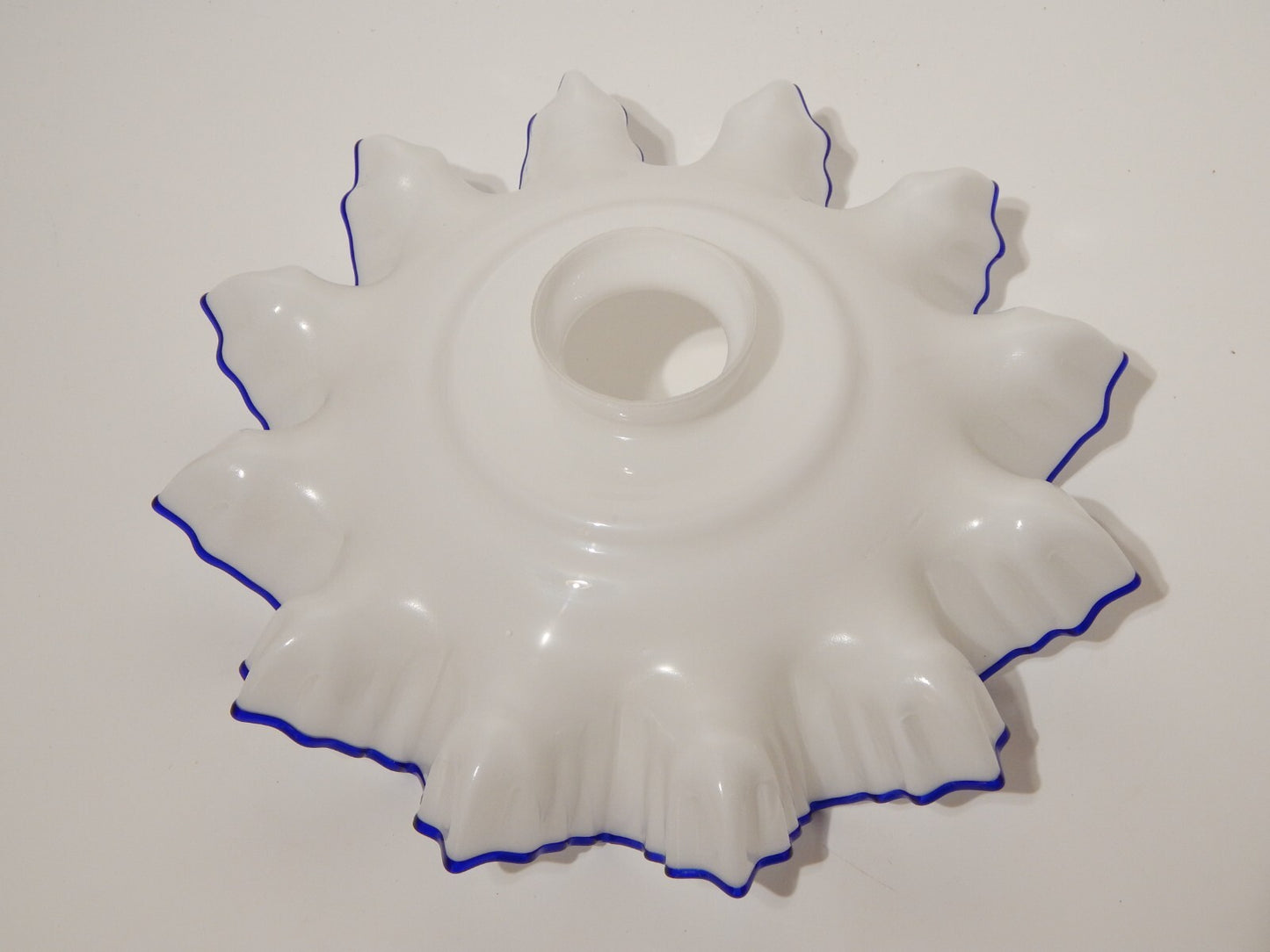 ANTICO ORIGINALE EPOCA LIBERTY VETRO OPALINO BORDO BLU COBALTO PER LAMPADARIO