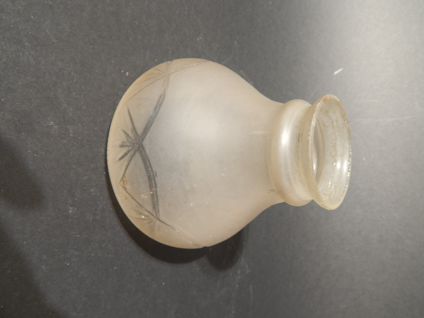ANTICO LIBERTY TULIP PARALUME IN VETRO SATINATO E INCISO PER APPLIQUE O LAMPADA