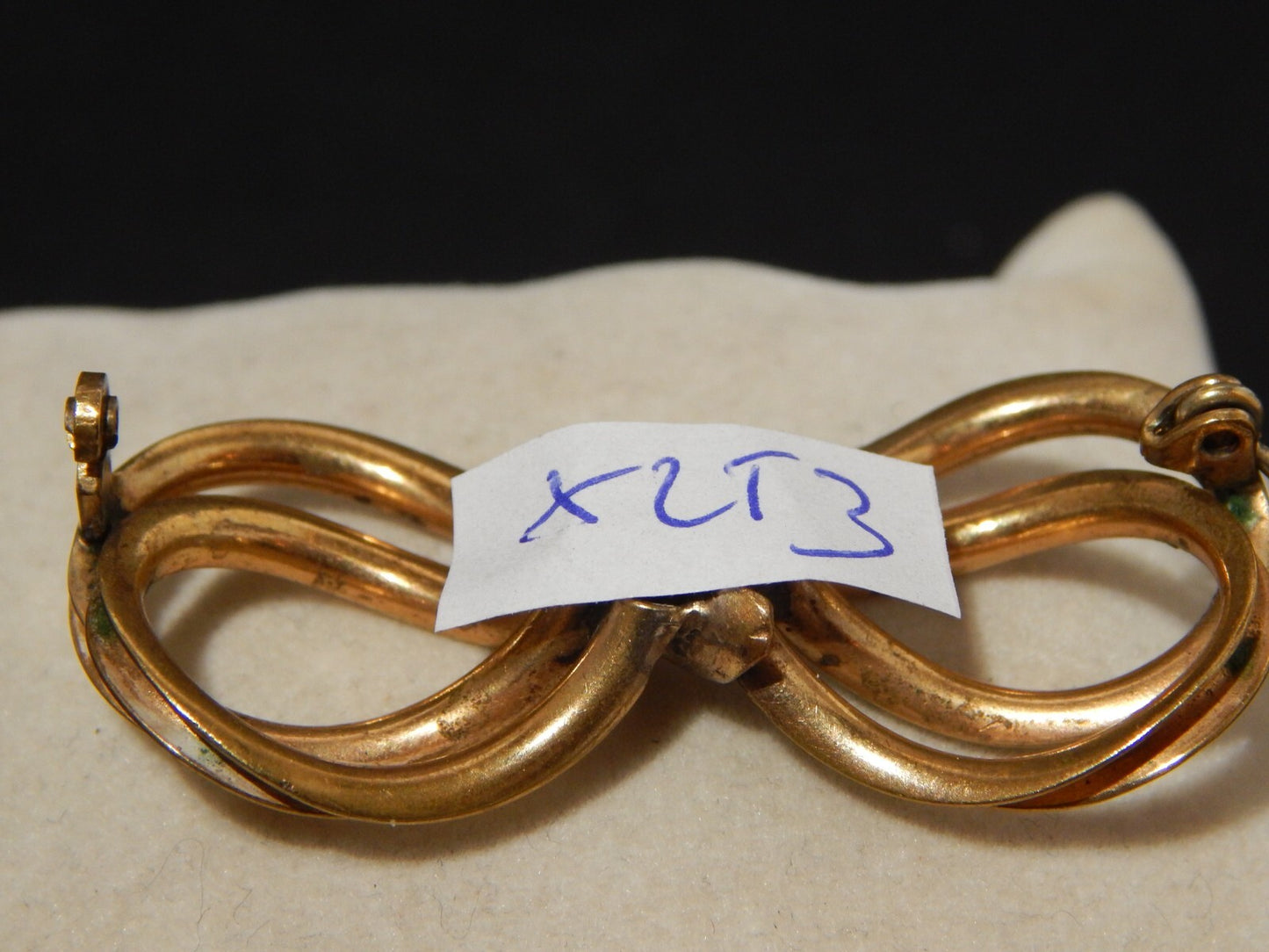 VINTAGE BIJOUX ELEGANTE SPILLA DORATA A FIOCCO