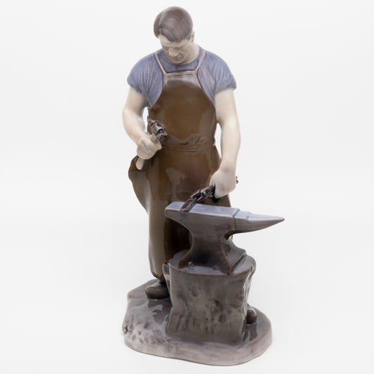 STATUINA PORCELLANA ROYAL COPENHAGEN BING&GRONDAHL "Il Fabbro" COD 2225 CM 30x17