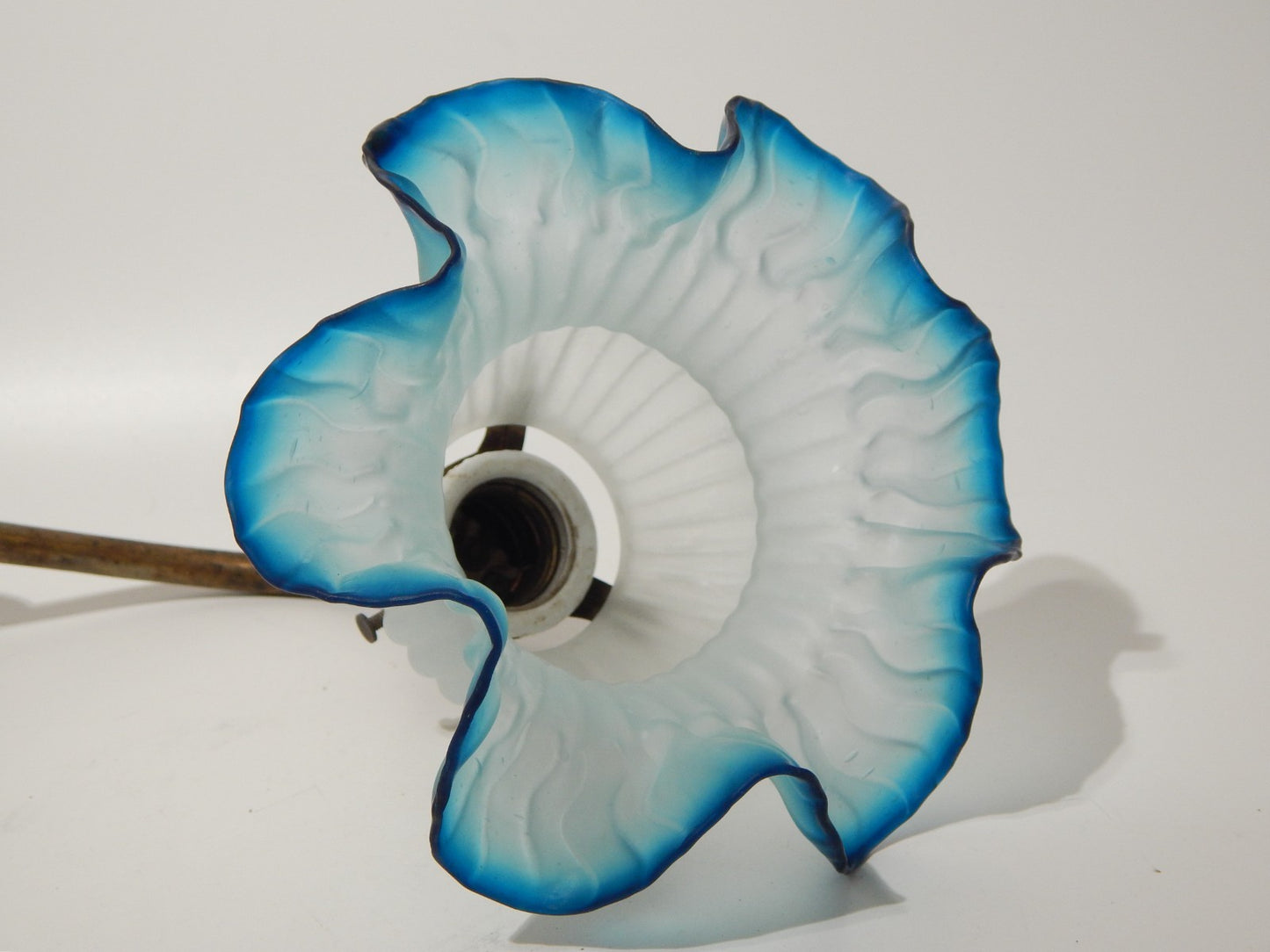 ANTICA LIBERTY APPLIQUE LAMPADA PARETE OTTONE TULIP VETRO SATINATO BLU SFUMATO