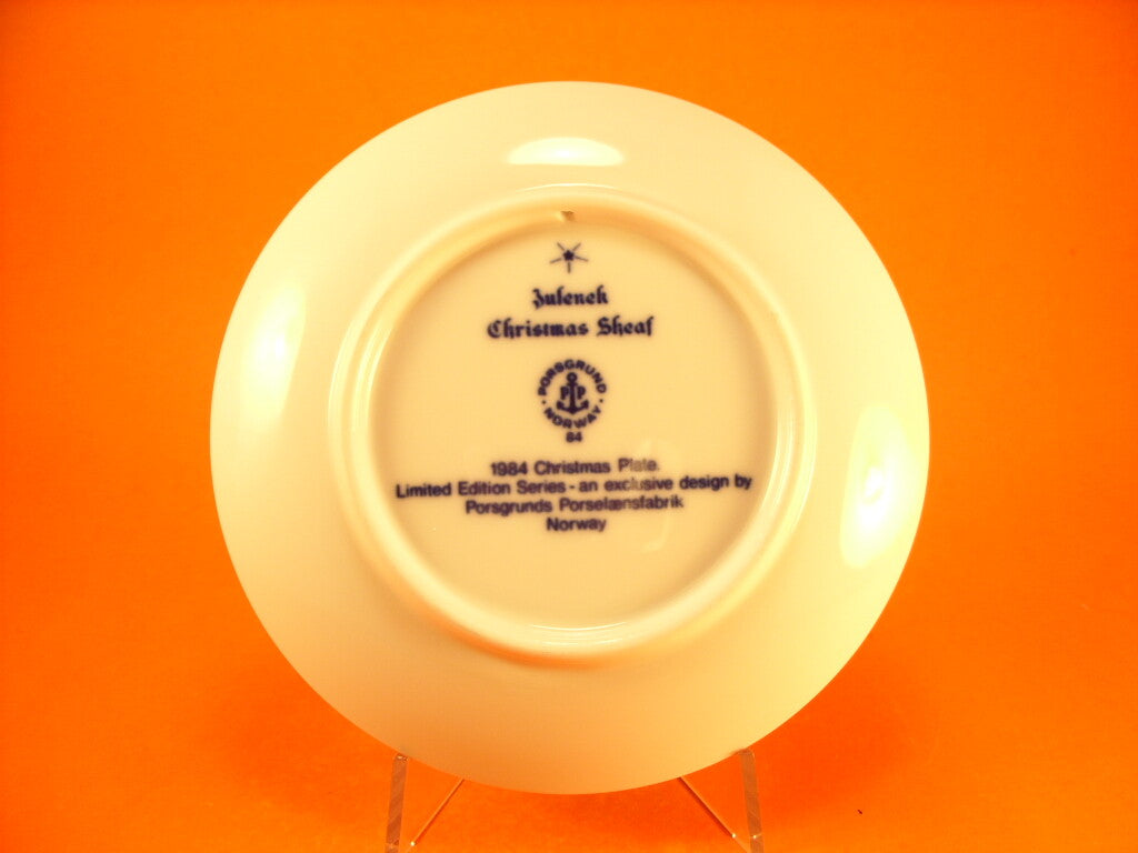 Piatto Porsgrund Julen 1984 decorato a mano sottosmalto, disegno di Gunnar Bratlie