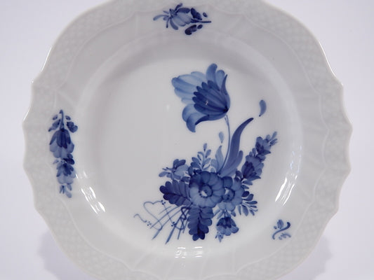 Decoro floreale blu cobalto e bordo intrecciato dipinti a mano sotto smalto, 17cm