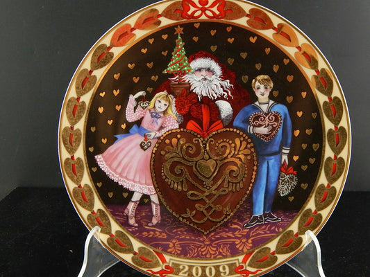 Porcellana Royal Copenhagen disegnata da Hans Henrik Hansen, quarto piatto della serie Hearts of Christmas