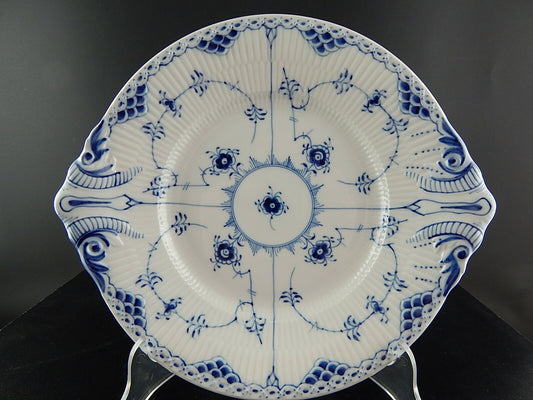 Bordo traforato a merletto e decoro a scanalature blu, collezione Blue Fluted Half Lace, 28cm