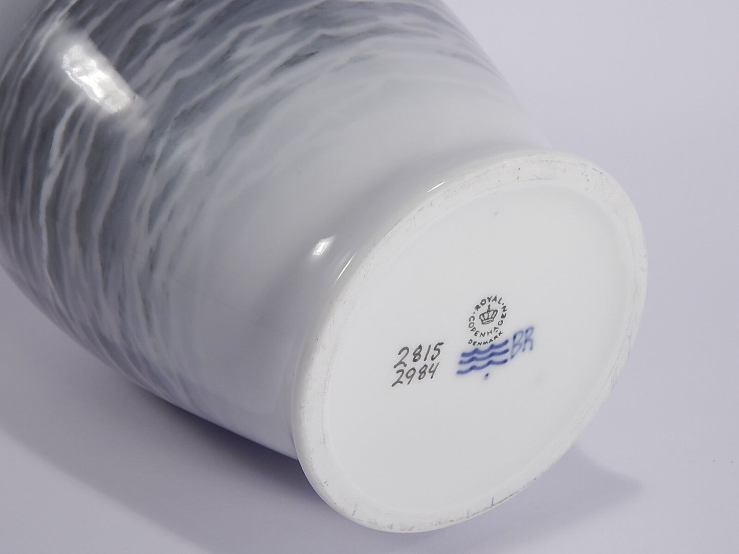 Royal Copenhagen Vaso in "Marina con Barche" cod 2815/2984 porcellana dipinta a mano, cm 33,5