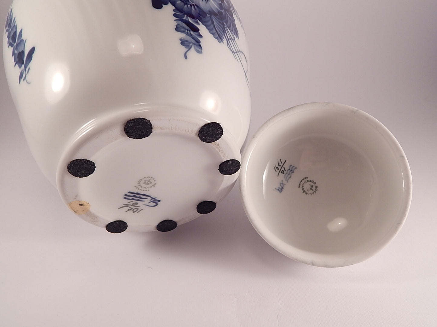 Royal Copenhagen Vaso Urna "Blue Flower" in cod 10/1791 porcellana pregiata, cm 30