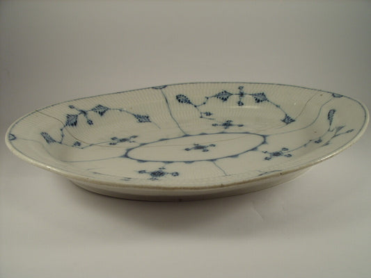 Decoro a scanalature blu su fondo bianco, collezione Blue Fluted Plain, 40x32cm