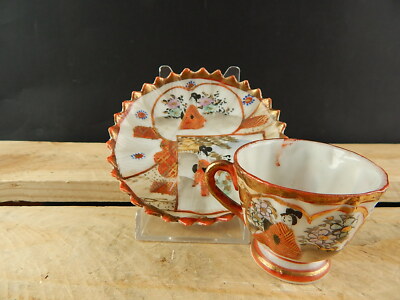 ANTICO SET PICCOLA TAZZA E PIATTINO PORCELLANA GIAPPONESE DIPINTO A MANO GEISHA