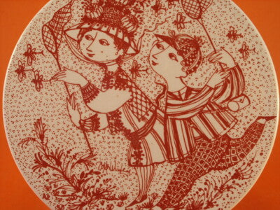 PLACCA DEL MESE CERAMICA NYMOLLE COPENHAGEN DI BJORN WIMBLAD AGOSTO "Bye-bye"