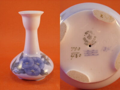 ROYAL COPENHAGEN PORTACANDELA IN PORCELLANA "Fiori Blu"