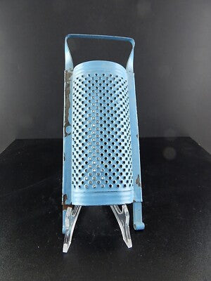 ANTICA RARA GRATTUGIA METALLO LATTA SMALTATA AZZURRA SHABBY CHIC COLLECTION