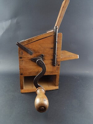 ANTICA AUTENTICA GRATTUGIA MANOVELLA CANTONI BREVETTATA E PREMIATA CON MEDAGLIE