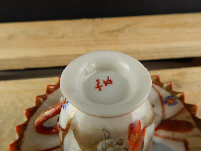 ANTICO SET PICCOLA TAZZA E PIATTINO PORCELLANA GIAPPONESE DIPINTO A MANO GEISHA