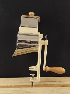 VINTAGE AUTENTICA GRATTUGIA A MANOVELLA DA TAVOLO STAHLREIBER 1/3